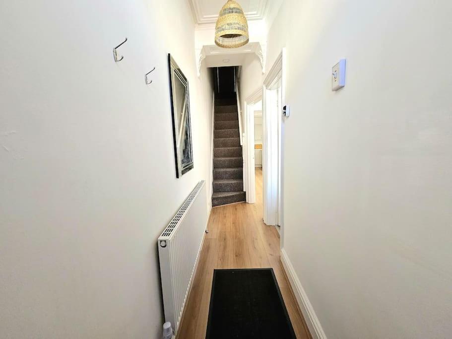 Entire House, Waterloo, Free Street Parking Vila Exterior foto